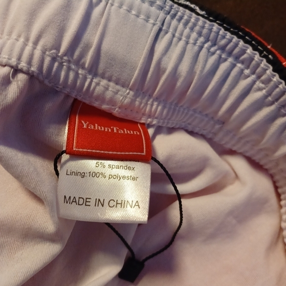 YALUNTALUN  MEDIUM sports shorts. - Picture 3 of 5